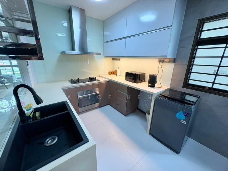 404B Fernvale Lane, 404B Fernvale Lane, Seletar / Yio Chu Kang, Room Rental, 120 sqft, HDB Flat For Rent, by Janice Heng, 500256324 - Kitchen - PropertyGuru.com.sg
