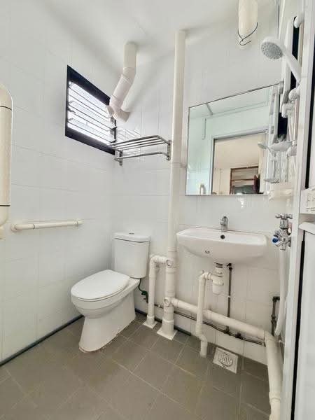521 Bedok North Avenue 1, 521 Bedok North Avenue 1, Bedok / Upper East Coast, 2 Bedrooms, 67 sqft, HDB Flat For Sale, by Regina Huang, 500256329 - Bathroom - PropertyGuru.com.sg