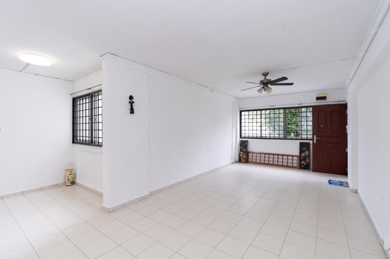 393 Yishun Avenue 6, 393 Yishun Avenue 6, Sembawang / Yishun, 3 Bedrooms, 1,130 sqft, HDB Flat For Sale, by Eleanor Lee, 500256343 - Living Room - PropertyGuru.com.sg