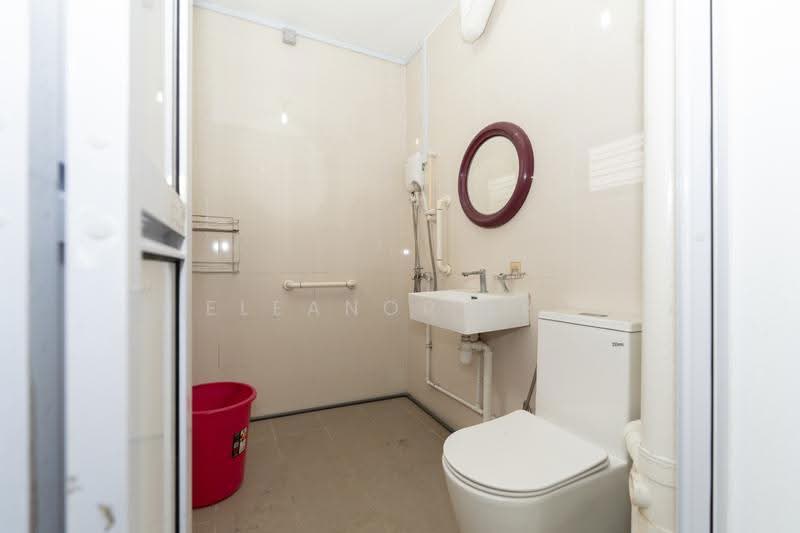 393 Yishun Avenue 6, 393 Yishun Avenue 6, Sembawang / Yishun, 3 Bedrooms, 1,130 sqft, HDB Flat For Sale, by Eleanor Lee, 500256343 - Bathroom - PropertyGuru.com.sg