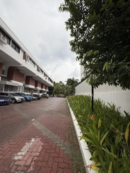 Fernhill Court Condo, 60 Fernhill Road, Tanglin / Holland / Bukit Timah, 4 Bedrooms, 2,368 sqft, Condominium For Sale, by Zerlina Yap, 500256347 - Exterior - PropertyGuru.com.sg