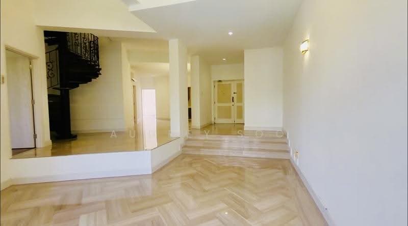 Orange Regency, 101 Fernhill Road, Tanglin / Holland / Bukit Timah, 3 Bedrooms, 2,422 sqft, Apartment For Rent, by Audrey Soo, 500256351 - Living Room - PropertyGuru.com.sg