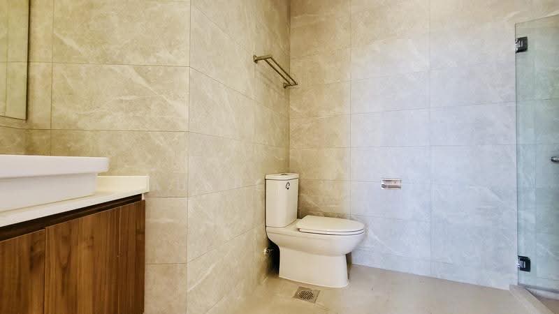 Orange Regency, 101 Fernhill Road, Tanglin / Holland / Bukit Timah, 3 Bedrooms, 2,422 sqft, Apartment For Rent, by Audrey Soo, 500256351 - Bathroom - PropertyGuru.com.sg
