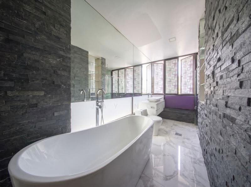 Freehold Semi-D at Sembawang Villas | Near Canberra MRT, Malls, Eateries, Sembawang, Yishun, Canberra, Sembawang / Yishun, 5 Bedrooms, 4,000 sqft, Semi-Detached House For Sale, by Jay Ng, 500256358 - Bathroom - PropertyGuru.com.sg
