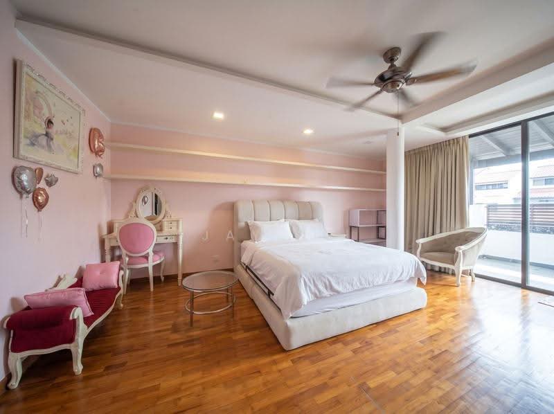 Freehold Semi-D at Sembawang Villas | Near Canberra MRT, Malls, Eateries, Sembawang, Yishun, Canberra, Sembawang / Yishun, 5 Bedrooms, 4,000 sqft, Semi-Detached House For Sale, by Jay Ng, 500256358 - Bedroom - PropertyGuru.com.sg