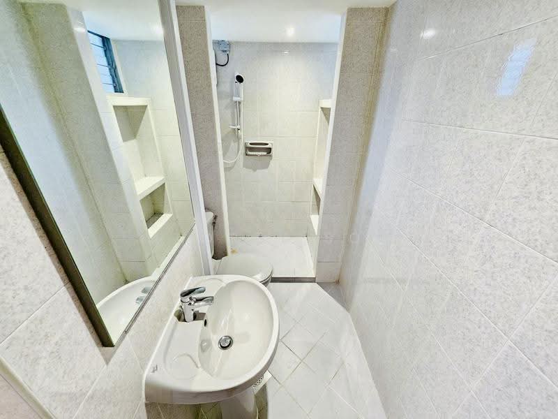 Chancery Court, 36G Dunearn Road, Newton / Novena, 3 Bedrooms, 2,271 sqft, Condominium For Rent, by Audrey Soo, 500256375 - Clean Renovated Bathroom - PropertyGuru.com.sg