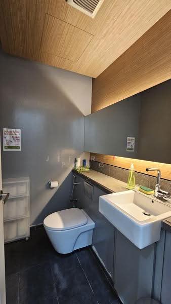 Bugis Office Space, Tan Quee Lan Street, Beach Road / Bugis / Rochor, 872 sqft, Office For Rent, by Jeffrey Pang, 500256384 - Bathroom - CommercialGuru.com.sg