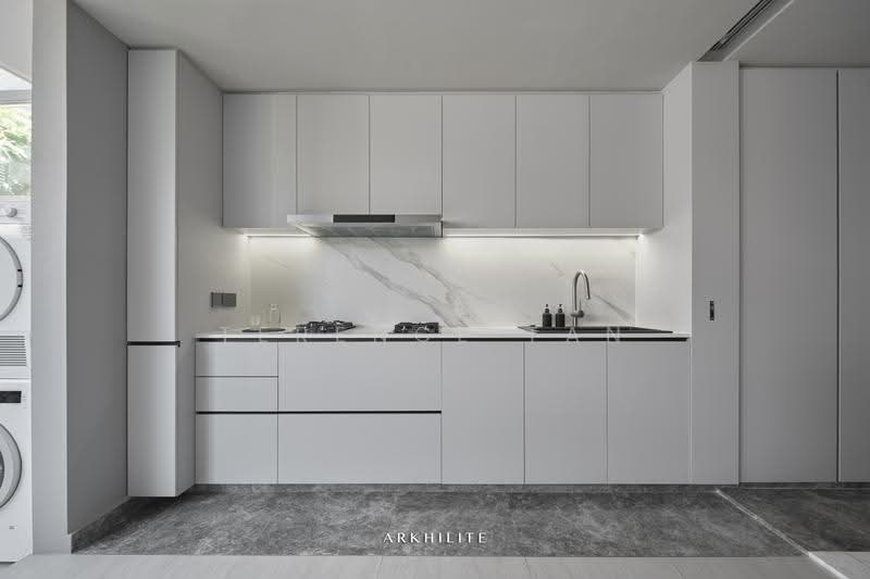 Super Rare ! Gorgeous Landed ! 1 KM to Pei Hwa Pri ! Mins' Walk to MRT!, CHUN TIN / YUK TONG / BEAUTY WORLD / BUKIT TIMAH, Clementi Park / Upper Bukit Timah, 5 Bedrooms, 3,500 sqft, Terraced House For Sale, by Terence Tan, 500256423 - Kitchen - PropertyGuru.com.sg