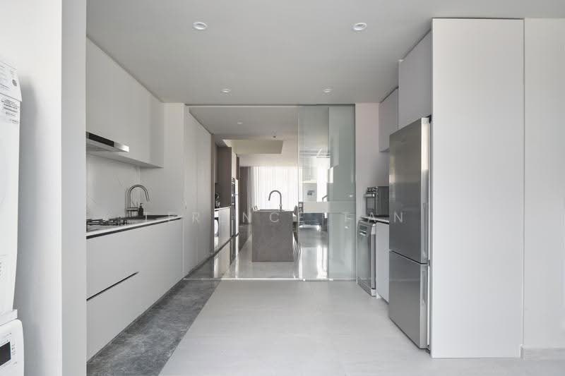 Super Rare ! Gorgeous Landed ! 1 KM to Pei Hwa Pri ! Mins' Walk to MRT!, CHUN TIN / YUK TONG / BEAUTY WORLD / BUKIT TIMAH, Clementi Park / Upper Bukit Timah, 5 Bedrooms, 3,500 sqft, Terraced House For Sale, by Terence Tan, 500256423 - Kitchen - PropertyGuru.com.sg