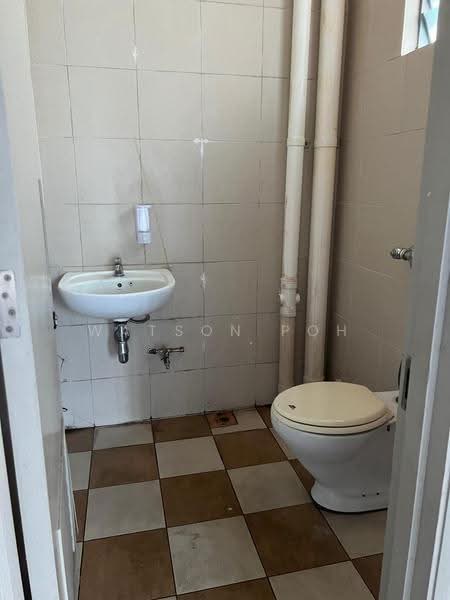 TG Building, 222 Tagore Lane, Mandai / Upper Thomson, 1,884 sqft, Light Industrial (B1) For Rent, by Watson Poh, 500256428 - Bathroom - CommercialGuru.com.sg