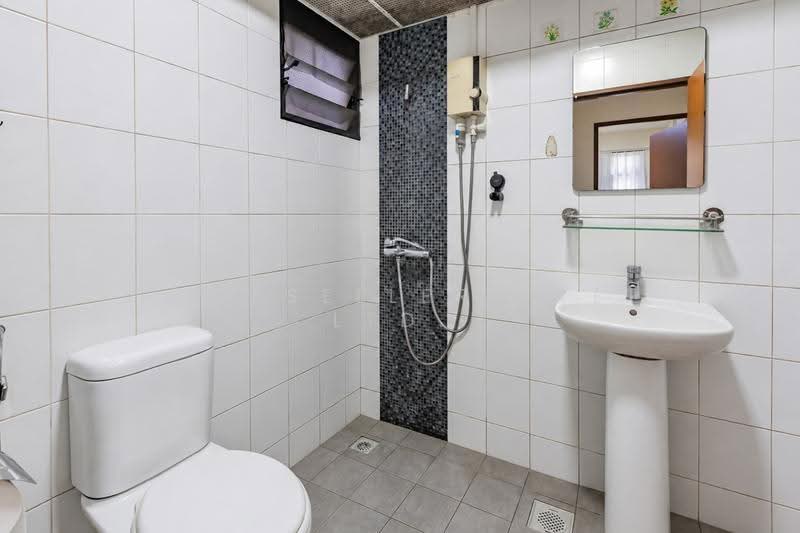487 Segar Road, 487 Segar Road, Dairy Farm / Bukit Panjang / Choa Chu Kang, 2 Bedrooms, 721 sqft, HDB Flat For Sale, by Wes Teo, 500256433 - Bathroom - PropertyGuru.com.sg