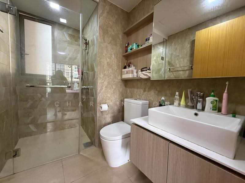The Vales, 79 Anchorvale Crescent, Hougang / Punggol / Sengkang, 3 Bedrooms, 1,033 sqft, Condominium For Sale, by Charlene Ong, 500256524 - Bathroom - PropertyGuru.com.sg