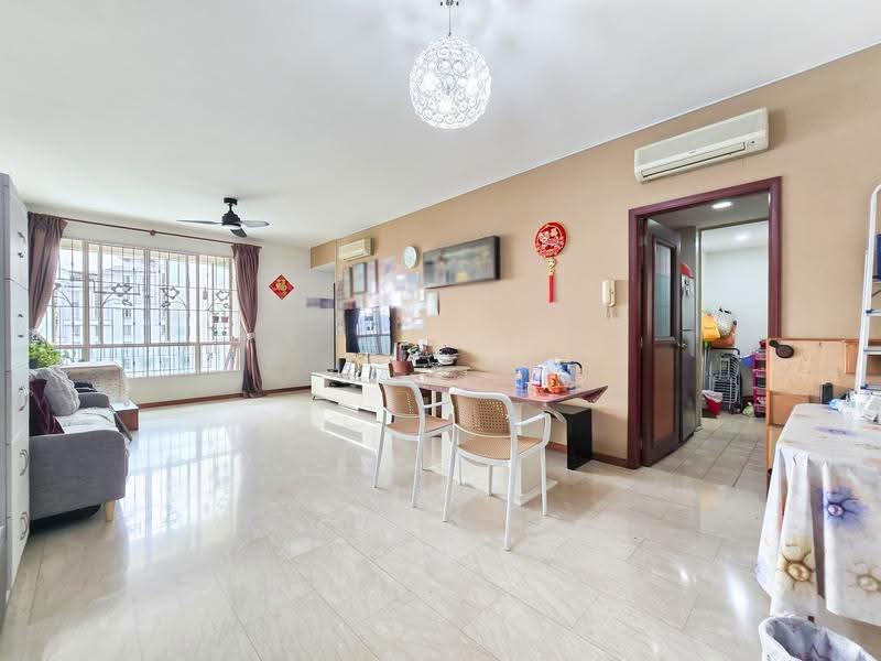 Yishun Emerald, 26 Canberra Drive, Sembawang / Yishun, 3 Bedrooms, 1,184 sqft, Condominium For Sale, by James Li, 500256533 - Living Room - PropertyGuru.com.sg