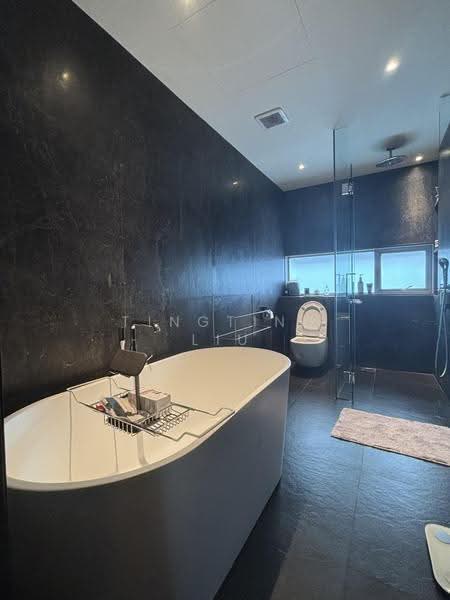 The Teneriffe, 110 Laurel Wood Avenue, Tanglin / Holland / Bukit Timah, 5 Bedrooms, 3,120 sqft, Cluster House For Sale, by Tingting Liu, 500256544 - Bathroom - PropertyGuru.com.sg