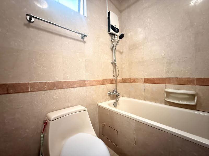 Tanglin Regency, 381 Tanglin Road, Tanglin / Holland / Bukit Timah, 2 Bedrooms, 883 sqft, Condominium For Rent, by Zane Soo 苏昱能, 500256554 - Bathroom - PropertyGuru.com.sg