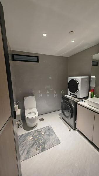 Mega@Woodlands, 39 Woodlands Close, Admiralty / Woodlands, 1,600 sqft, Light Industrial (B1) For Rent, by Huang Han, 500256559 - Bathroom - CommercialGuru.com.sg