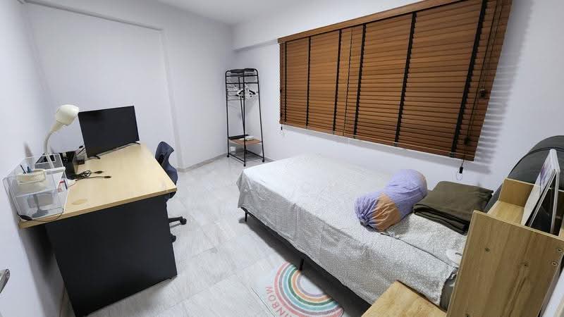 11 Lorong 8 Toa Payoh, 11 Lorong 8 Toa Payoh, Balestier / Toa Payoh, Room Rental, 100 sqft, HDB Flat For Rent, by April Chia, 500256561 - Bedroom - PropertyGuru.com.sg