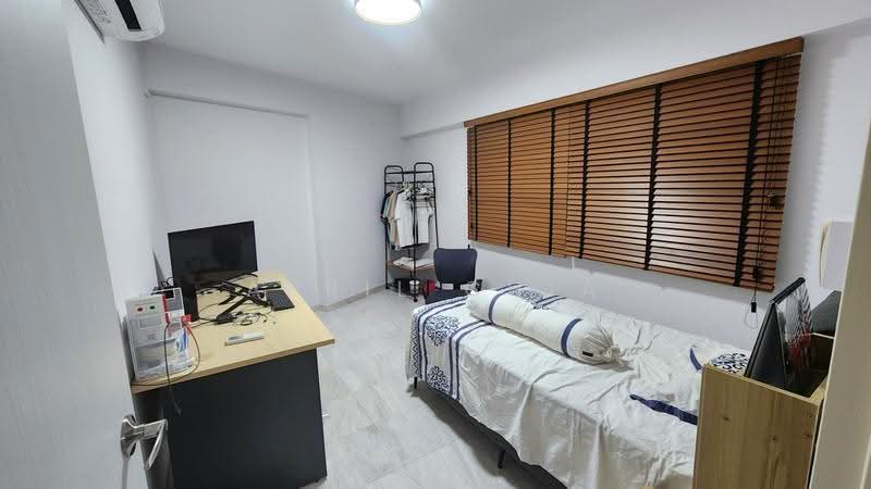 11 Lorong 8 Toa Payoh, 11 Lorong 8 Toa Payoh, Balestier / Toa Payoh, Room Rental, 100 sqft, HDB Flat For Rent, by April Chia, 500256561 - Bedroom - PropertyGuru.com.sg