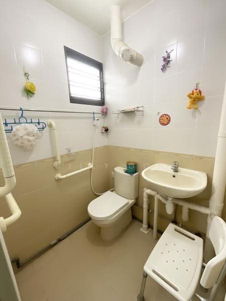 540 Ang Mo Kio Avenue 10, 540 Ang Mo Kio Avenue 10, Ang Mo Kio / Bishan / Thomson, 2 Bedrooms, 732 sqft, HDB Flat For Sale, by Billy Goh, 500256580 - Bathroom - PropertyGuru.com.sg