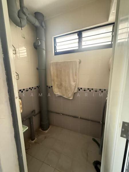 185 Boon Lay Avenue, 185 Boon Lay Avenue, Boon Lay / Jurong / Tuas, 2 Bedrooms, 635 sqft, HDB Flat For Sale, by Kamal Karim, 500256600 - Bathroom - PropertyGuru.com.sg