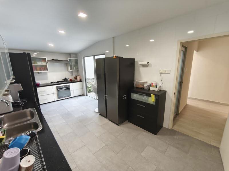 Serangoon Garden Estate, Cooling Close, Hougang / Punggol / Sengkang, 5 Bedrooms, 2,500 sqft, Detached House For Rent, by Caleb Seah, 500256607 - Kitchen - PropertyGuru.com.sg