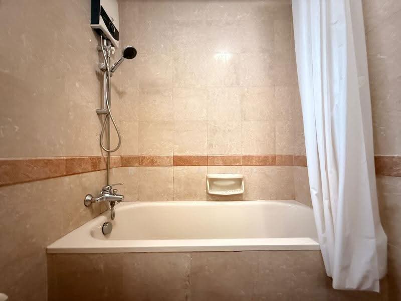 Tanglin Regency, 381 Tanglin Road, Tanglin / Holland / Bukit Timah, 2 Bedrooms, 883 sqft, Condominium For Rent, by Tricia Ong, 500256622 - Bathroom - PropertyGuru.com.sg