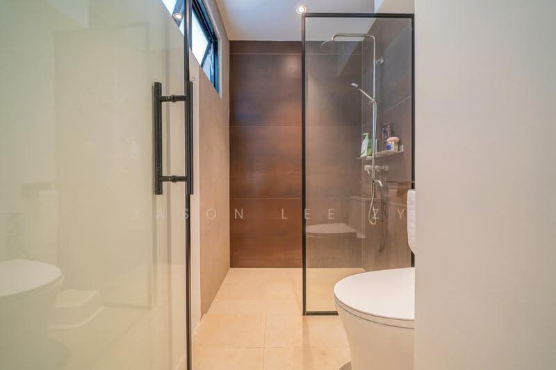 122 Bishan Street 12, 122 Bishan Street 12, Ang Mo Kio / Bishan / Thomson, 3 Bedrooms, 1,103 sqft, HDB Flat For Sale, by Jason Lee ZY, 500256643 - Bathroom - PropertyGuru.com.sg