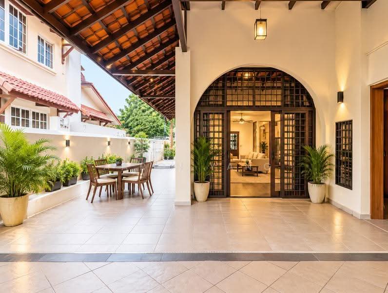 $1,5XX psf Freehold Semi D | 3,6XX sqft Land | Reno or Rebuild, Tanah Merah, Upper Changi, Bedok / Upper East Coast, 5 Bedrooms, 3,880 sqft, Semi-Detached House For Sale, by Aaron Yang, 500256651 - Living Room - PropertyGuru.com.sg