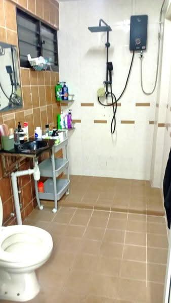 107 Woodlands Street 13, 107 Woodlands Street 13, Admiralty / Woodlands, Room Rental, 130 sqft, HDB Flat For Rent, by Steven Choo, 500256674 - Bathroom - PropertyGuru.com.sg