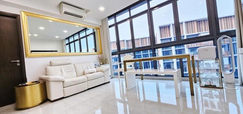 Symphony Suites, 1 Yishun Close, Sembawang / Yishun, 3 Bedrooms, 797 sqft, Condominium For Sale, by Mansfield Tan, 500256697 - Living Room - PropertyGuru.com.sg