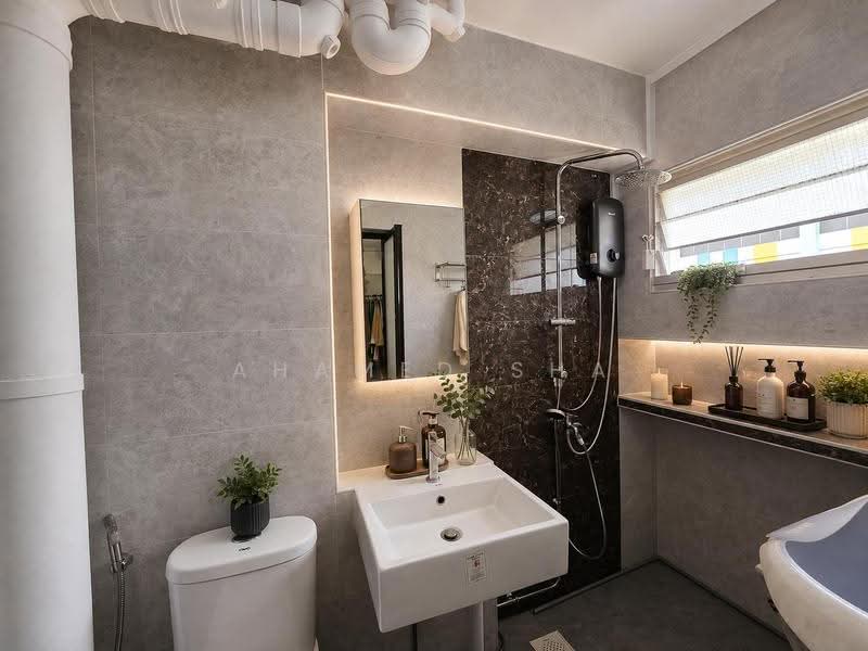 351 Tampines Street 33, 351 Tampines Street 33, Pasir Ris / Tampines, 3 Bedrooms, 1,130 sqft, HDB Flat For Sale, by Ahamed Sha, 500256717 - Master Bathroom - PropertyGuru.com.sg