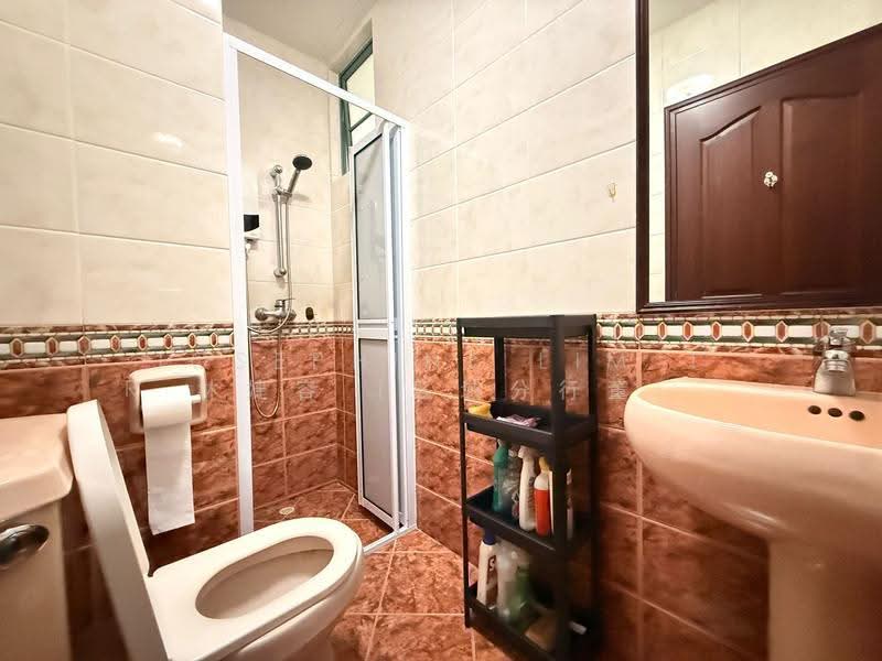 Tanglin Regency, 381 Tanglin Road, Tanglin / Holland / Bukit Timah, 2 Bedrooms, 883 sqft, Condominium For Rent, by Josephine Lim J R 林婕容 (区域分行董事 ), 500256724 - Bathroom - PropertyGuru.com.sg