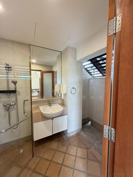 Mount Rosie Terrace House for Rent, Newton / Novena, 4 Bedrooms, 3,400 sqft, Cluster House For Rent, by Gary Chong, 500256726 - Bathroom - PropertyGuru.com.sg