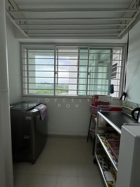 40A Margaret Drive, 40A Margaret Drive, Alexandra / Commonwealth, 2 Bedrooms, 678 sqft, HDB Flat For Rent, by Joycelyn Poh, 500256742 - Balcony - PropertyGuru.com.sg