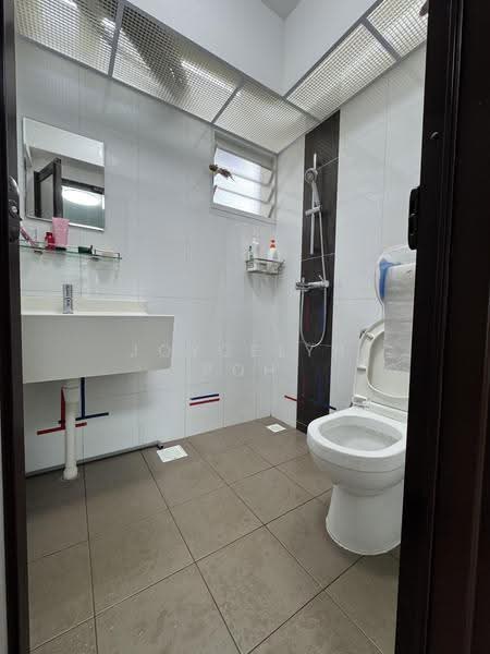 40A Margaret Drive, 40A Margaret Drive, Alexandra / Commonwealth, 2 Bedrooms, 678 sqft, HDB Flat For Rent, by Joycelyn Poh, 500256742 - Bathroom - PropertyGuru.com.sg