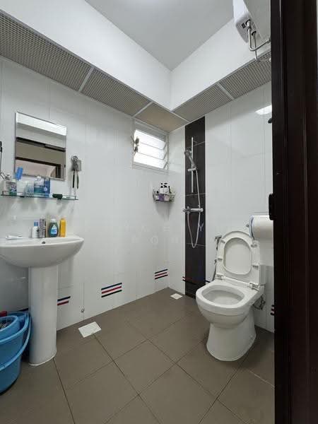 40A Margaret Drive, 40A Margaret Drive, Alexandra / Commonwealth, 2 Bedrooms, 678 sqft, HDB Flat For Rent, by Joycelyn Poh, 500256742 - Bathroom - PropertyGuru.com.sg