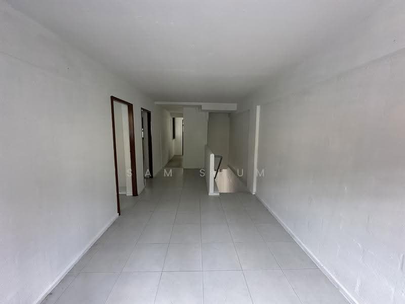 70 Lorong 4 Toa Payoh, Balestier / Toa Payoh, 689 sqft, Shop / Shophouse For Rent, by Sam Shum, 500256749 - Corridor - CommercialGuru.com.sg