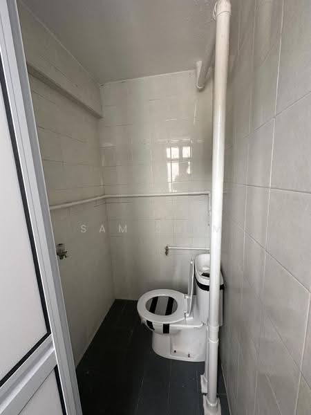 70 Lorong 4 Toa Payoh, Balestier / Toa Payoh, 689 sqft, Shop / Shophouse For Rent, by Sam Shum, 500256749 - Bathroom - CommercialGuru.com.sg
