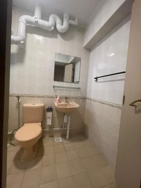 980B Buangkok Crescent, 980B Buangkok Crescent, Hougang / Punggol / Sengkang, 2 Bedrooms, 200 sqft, HDB Flat For Rent, by Rosalind Teo, 500256762 - Bathroom - PropertyGuru.com.sg