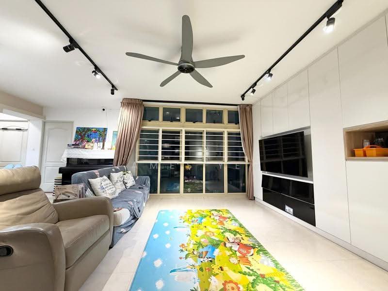 111 Edgefield Plains, 111 Edgefield Plains, Hougang / Punggol / Sengkang, 3 Bedrooms, 1,216 sqft, HDB Flat For Sale, by James Yeo, 500256787 - Living Room - PropertyGuru.com.sg