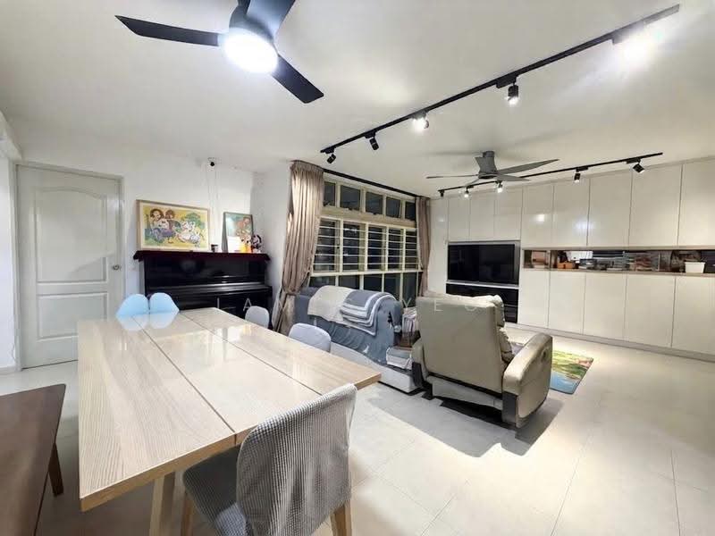 111 Edgefield Plains, 111 Edgefield Plains, Hougang / Punggol / Sengkang, 3 Bedrooms, 1,216 sqft, HDB Flat For Sale, by James Yeo, 500256787 - Living Room - PropertyGuru.com.sg