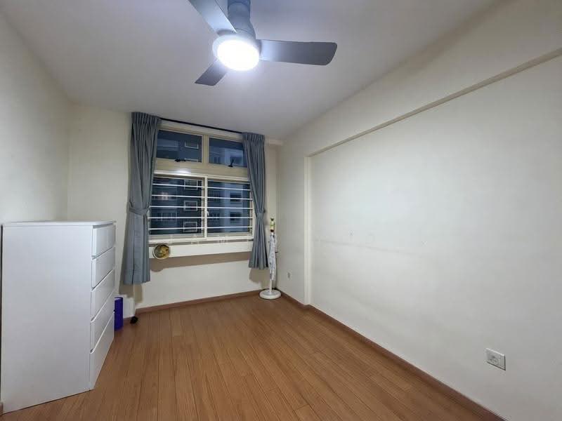 111 Edgefield Plains, 111 Edgefield Plains, Hougang / Punggol / Sengkang, 3 Bedrooms, 1,216 sqft, HDB Flat For Sale, by James Yeo, 500256787 - Bedroom - PropertyGuru.com.sg