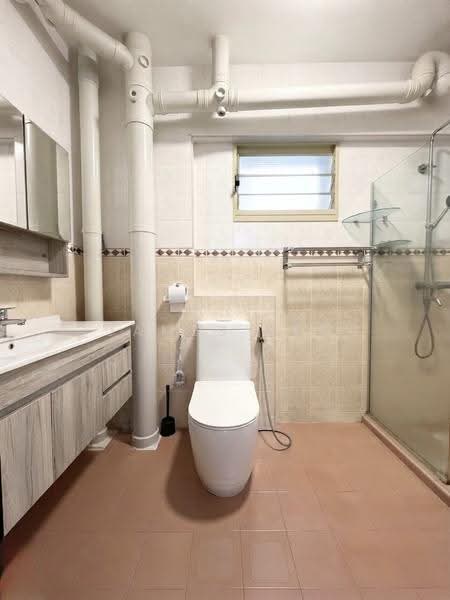 111 Edgefield Plains, 111 Edgefield Plains, Hougang / Punggol / Sengkang, 3 Bedrooms, 1,216 sqft, HDB Flat For Sale, by James Yeo, 500256787 - Bathroom - PropertyGuru.com.sg