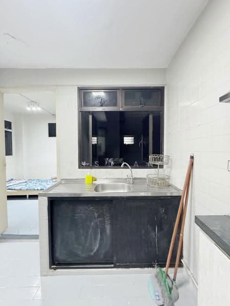 32 Chai Chee Avenue, 32 Chai Chee Avenue, Bedok / Upper East Coast, 3 Bedrooms, 700 sqft, HDB Flat For Sale, by Risdian Isbintara, 500256793 - Kitchen - PropertyGuru.com.sg