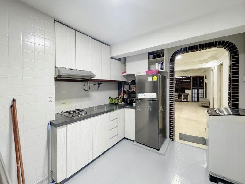 32 Chai Chee Avenue, 32 Chai Chee Avenue, Bedok / Upper East Coast, 3 Bedrooms, 700 sqft, HDB Flat For Sale, by Risdian Isbintara, 500256793 - Kitchen - PropertyGuru.com.sg