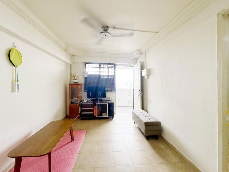 32 Chai Chee Avenue, 32 Chai Chee Avenue, Bedok / Upper East Coast, 3 Bedrooms, 700 sqft, HDB Flat For Sale, by Risdian Isbintara, 500256793 - Living Room - PropertyGuru.com.sg