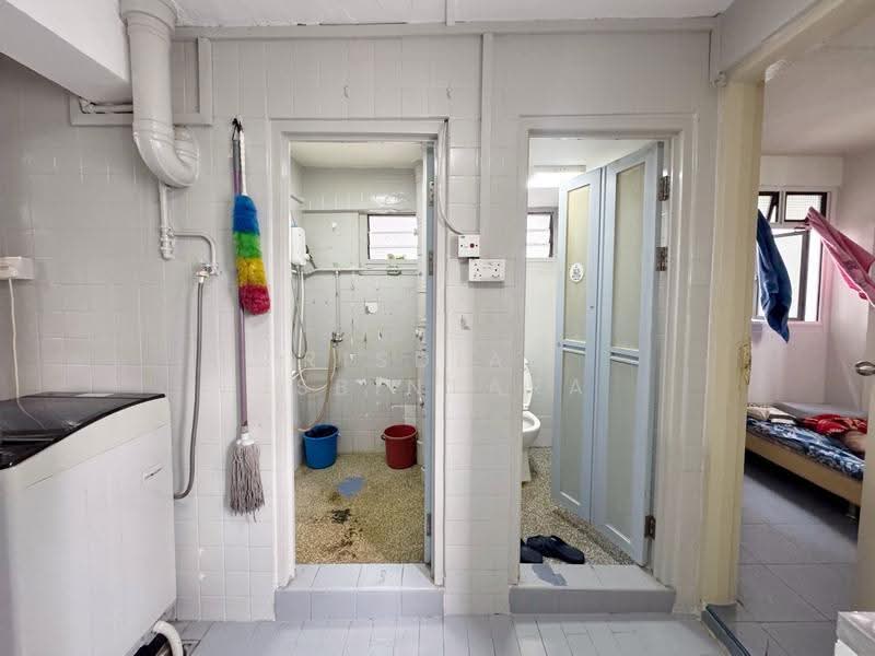 32 Chai Chee Avenue, 32 Chai Chee Avenue, Bedok / Upper East Coast, 3 Bedrooms, 700 sqft, HDB Flat For Sale, by Risdian Isbintara, 500256793 - Bathroom and Toilet - PropertyGuru.com.sg