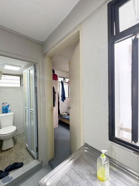 32 Chai Chee Avenue, 32 Chai Chee Avenue, Bedok / Upper East Coast, 3 Bedrooms, 700 sqft, HDB Flat For Sale, by Risdian Isbintara, 500256793 - Utility room in kitchen - PropertyGuru.com.sg