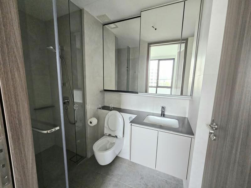 Norwood Grand, Admiralty / Woodlands, 2 Bedrooms, 624 sqft, Condominium For Rent, by Charlotte Howe, 500256819 - Junior Master toilet - PropertyGuru.com.sg