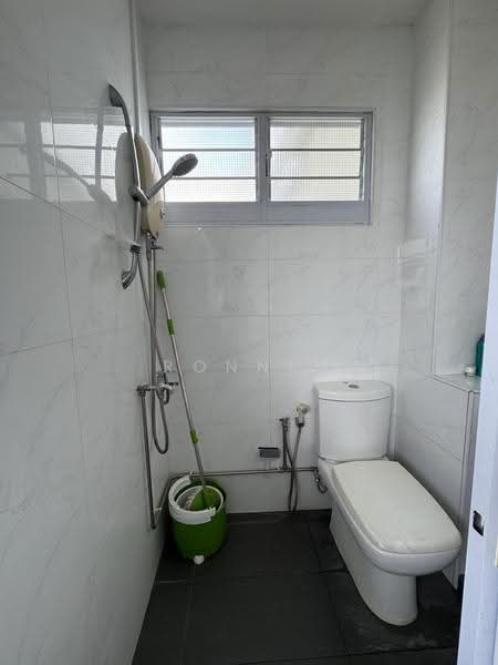 101 Serangoon North Avenue 1, 101 Serangoon North Avenue 1, Hougang / Punggol / Sengkang, Room Rental, 100 sqft, HDB Flat For Rent, by Ronnie Lee, 500256827 - Bathroom - PropertyGuru.com.sg